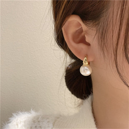 2024 New Cute Pearl Studs Hoop Earrings for Women Gold Color Eardrop Minimalist Tiny Huggies Hoops Wedding Fashion Jewelry