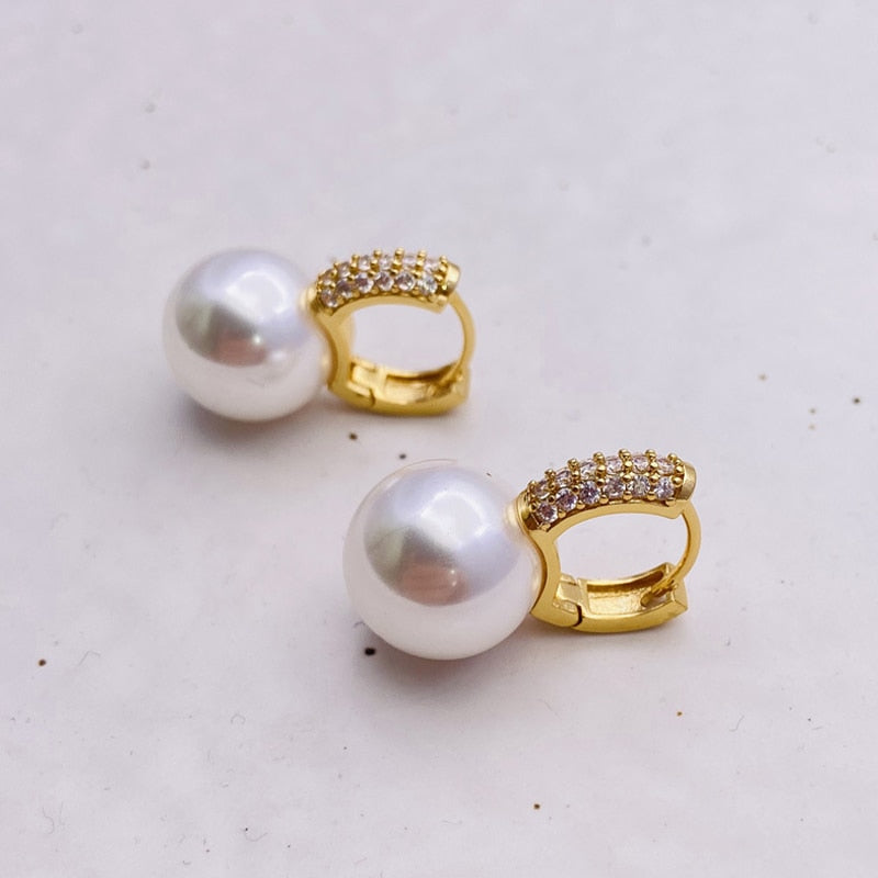 2024 New Cute Pearl Studs Hoop Earrings for Women Gold Color Eardrop Minimalist Tiny Huggies Hoops Wedding Fashion Jewelry